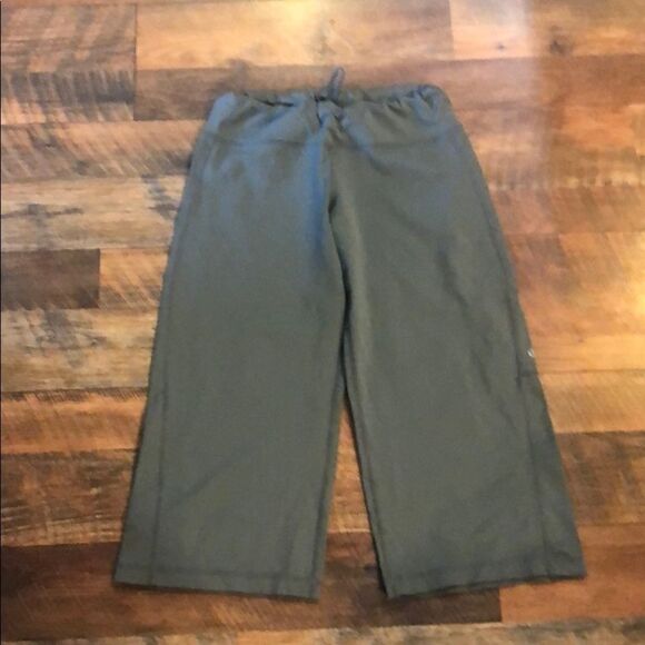Lululemon crops 6 (2141) - Picture 1 of 5